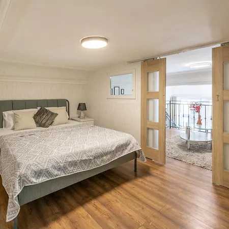 Apartment Cozy Quentin Near Danube River