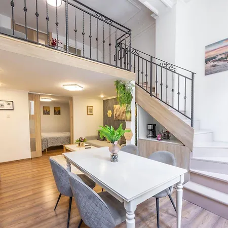 Cozy Quentin Near Danube River Apartment